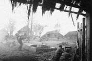 Советская контратака в деревне, Западный фронт, октябрь 1941 года