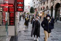 Тур а-ля карт. В России резко вырос спрос на заграничные туры за банковскими картами. Где получить их выгоднее всего?