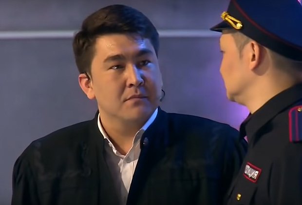 Азамат Мусагалиев в образе судьи