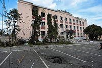 ВСУ нанесли ракетный удар из HIMARS по зданию школы-интерната в Судже. Там могли находиться пленные мирные жители